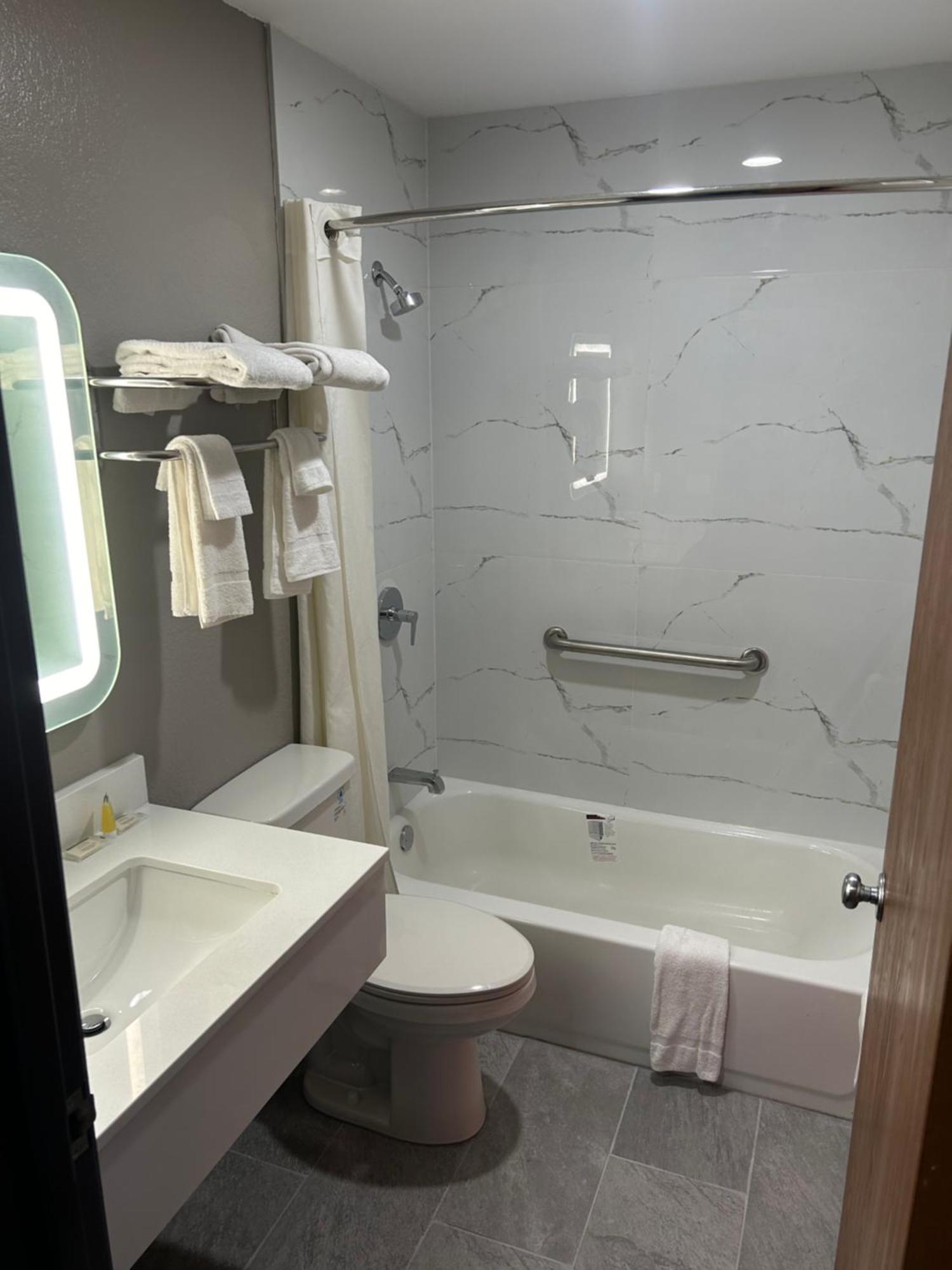 Super 8 By Wyndham Lewiston Auburn Area Hotel Екстериор снимка