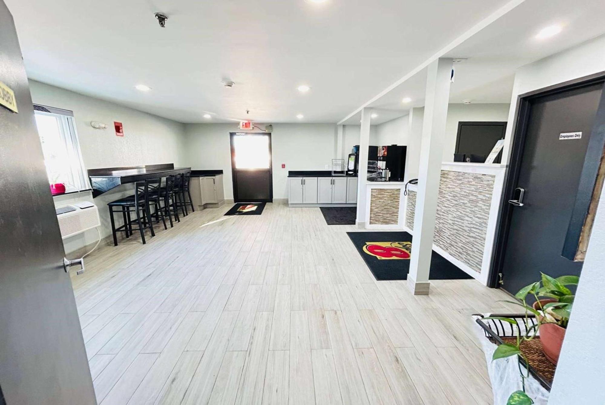 Super 8 By Wyndham Lewiston Auburn Area Hotel Екстериор снимка