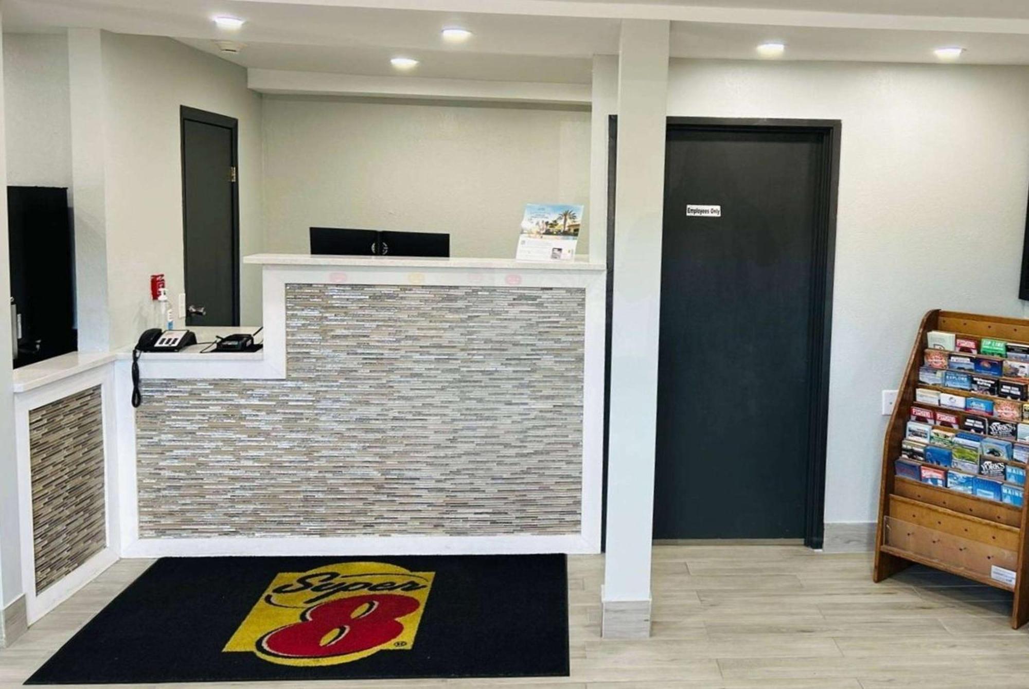 Super 8 By Wyndham Lewiston Auburn Area Hotel Екстериор снимка