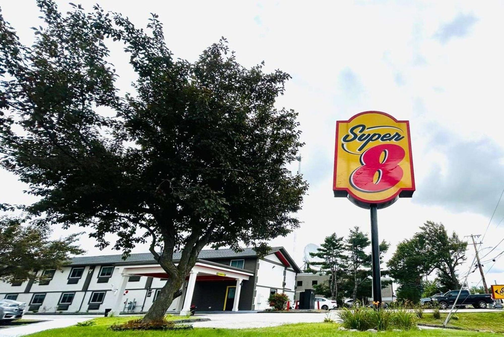 Super 8 By Wyndham Lewiston Auburn Area Hotel Екстериор снимка